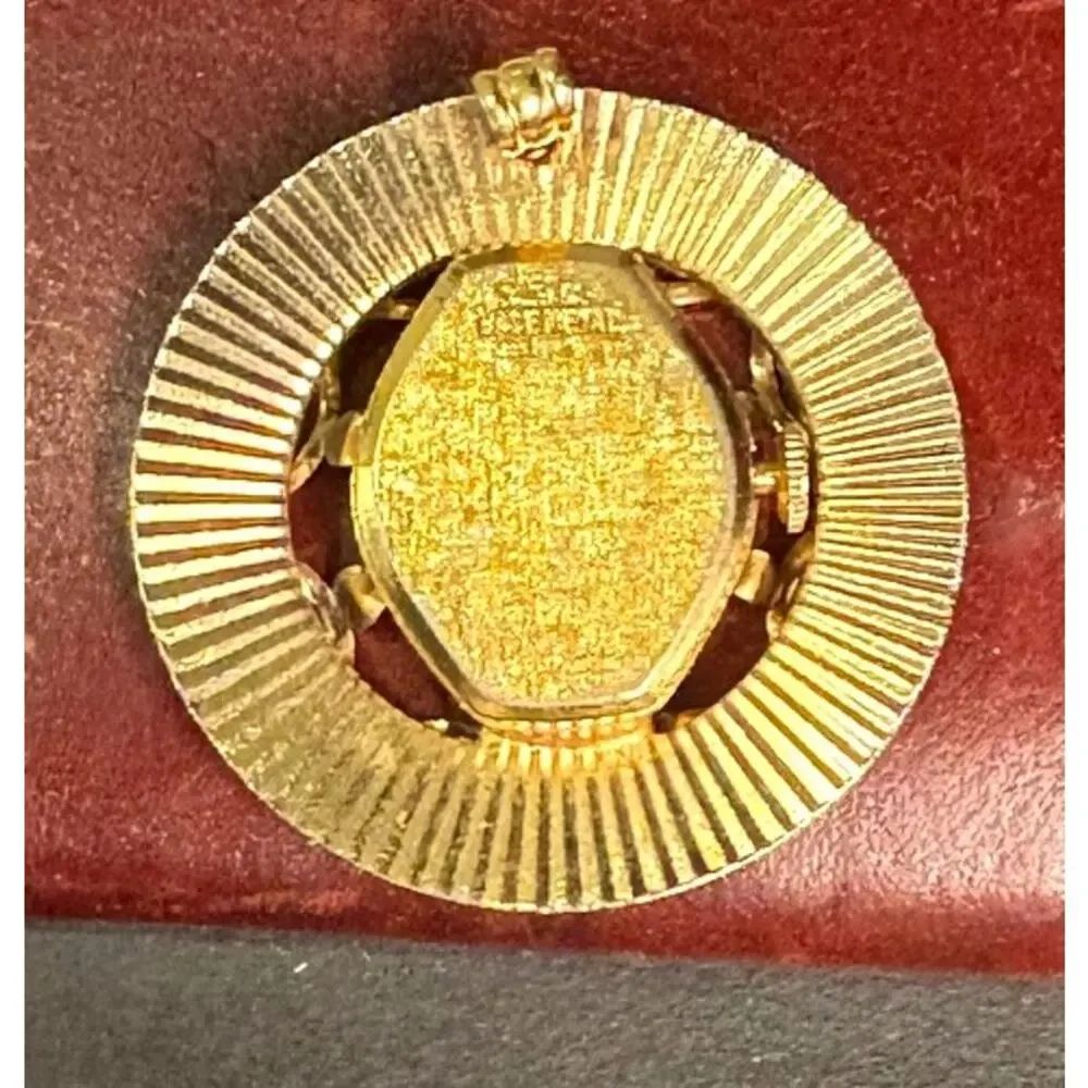 VTG Women's Baroness 17 Jewel Pendant Watch, Gold Tone, Hand Wound